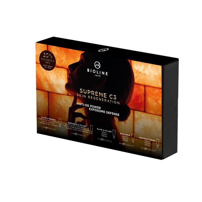 Kit s miniaturami produktů SUPREME C3 v tubách. Vhodný jak na cestování, tak jako dárek nebo podpora prodeje produktů v plné velikosti.

Obsahuje:

Tuba 5 ml – Krém na oči a rty

Tuba 5 ml – Sérum pro zářivost a výplň

Tuba 5 ml – Ultrakoncentrované sérum

Tuba 8 ml – Rozjasňujicí krém

Tuba 8 ml – Restrukturalizační krém
